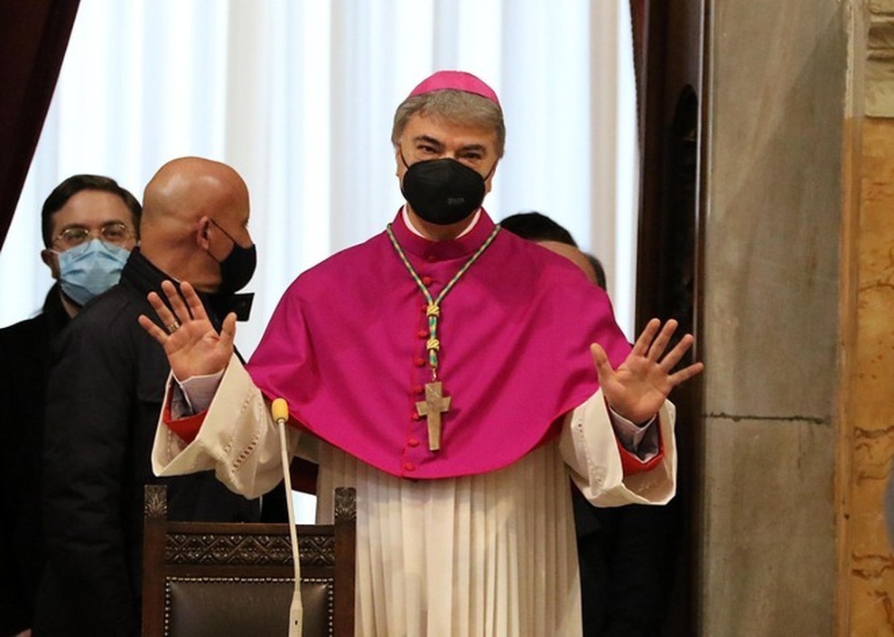 Don Mimmo Battaglia, la svolta social: l&#39;arcivescovo di Napoli in chat con  500 sacerdoti - Il Mattino.it