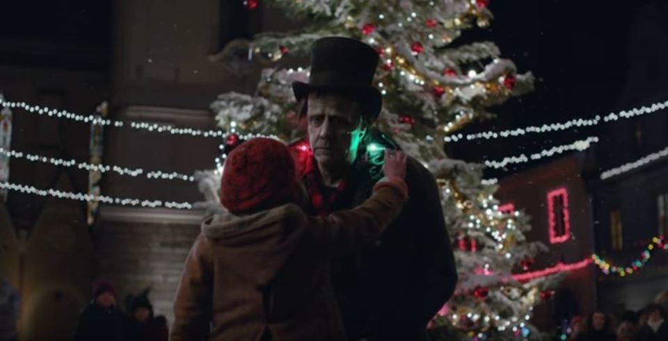 Albero Di Natale 94.Aprite Il Cuore A Tutti A Natale Anche Frankenstein Non E Piu Solo Video Il Mattino It