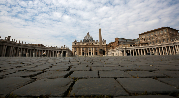 Vaticano, degrado in via Rusticucci: rifiuti e fetore
