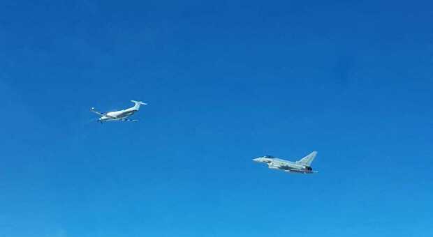 Aereo olandese diretto a Roma perde contatti radio, Nato lancia l'allarme e invia due Eurofighter