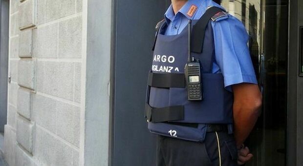 Casoria, rapina nella filiale di Intesa Sanpaolo: «Urge riforma delle guardie giurate»