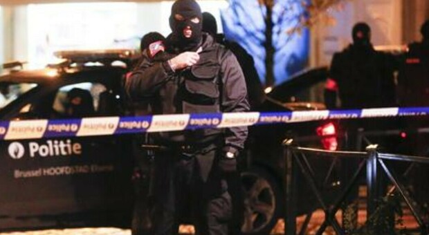 Bruxelles, attacco con il coltello alla stazione della metro: «C'è almeno un ferito»