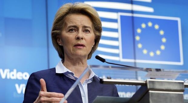 UE dà via libera a nuove sanzioni contro la Russia: c'è price cap sul petrolio