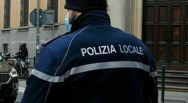 Napoli, arrestato 54enne trovato con un coltello e 2,3 grammi di eroina