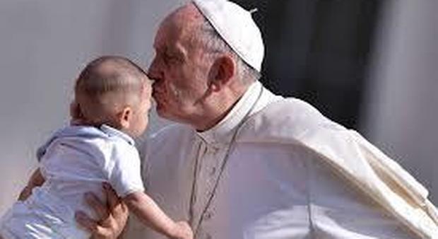 Il Papa all'udienza: «Mai spaventarsi davanti a chi ci comanda di tacere e ci calunnia»