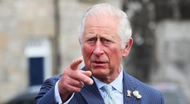 Carlo re d'Inghilterra, ecco come vuole cambiare la famiglia reale: «Con Harry non sarà così gentile e su Andrea...»
