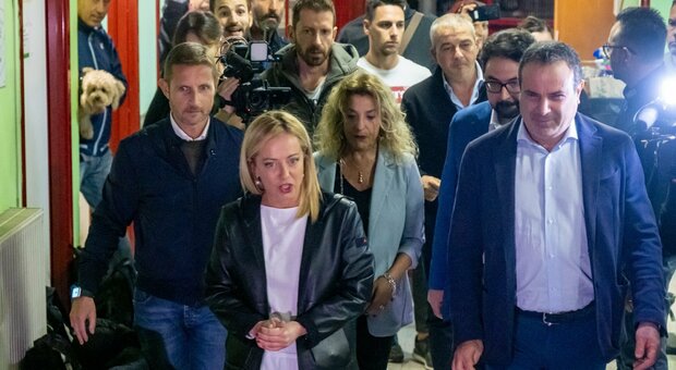 Elezioni 2022, a Napoli Fdi fa festa con Giorgia Meloni: «Un grande cambiamento verso destra»