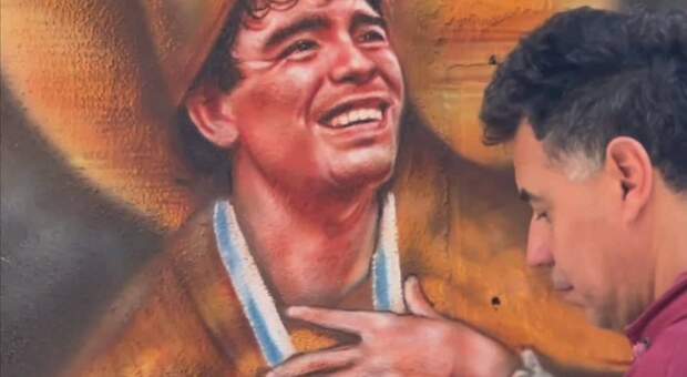 Napoli, artista argentino dipinge Maradona-San Gennaro ai Quartieri Spagnoli