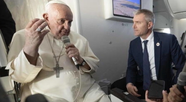 Papa in cura dall'ortopedico-guru che 'aggiusta' i calciatori dell'Atletico Madrid: «sono fiducioso per il ginocchio malandato»