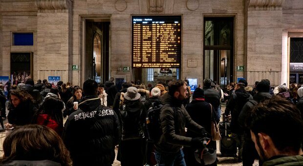 Treno contro segnale alla Stazione Centrale di Milano, ritardi fino a 120 minuti e cancellazioni su tutta la rete