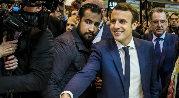 Macron, l'ex bodyguard Benalla in rianimazione per Covid: picchiò un manifestante il primo maggio