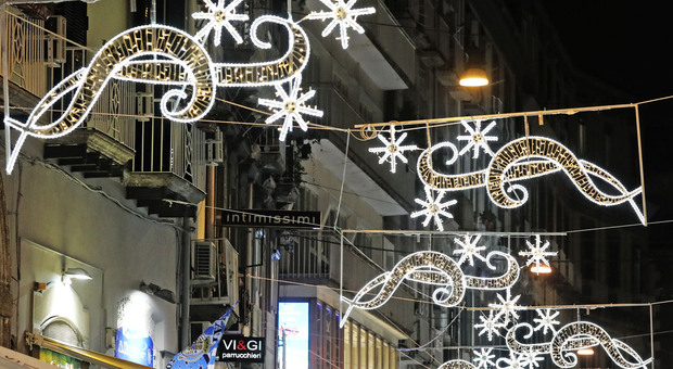 Natale a Napoli, al Vomero parte la petizione per avere «luci d'autore»