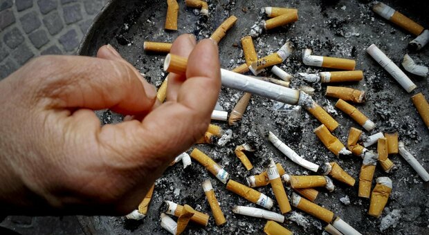 Napoli, contrabbando di sigarette per tre tonnellate: cinque arresti