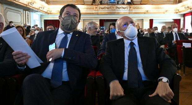 Matteo Salvini e Vincenzo De Luca insieme all'evento per i 130 anni del Mattino