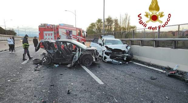 Incidente sull'A24 a Roma, maxi-tamponamento tra 9 auto: 13 feriti, 3 sono gravi