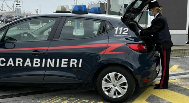 Asti, padre uccide figlio: carabinieri sul posto a Canelli. Si procede per omicidio