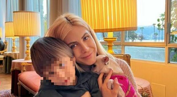 Paola Caruso torna sui social dopo un mese: «Mio figlio non sta bene è un momento delicato»