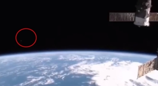Un frame del video tratto dalla diretta della Nasa dallo spazio