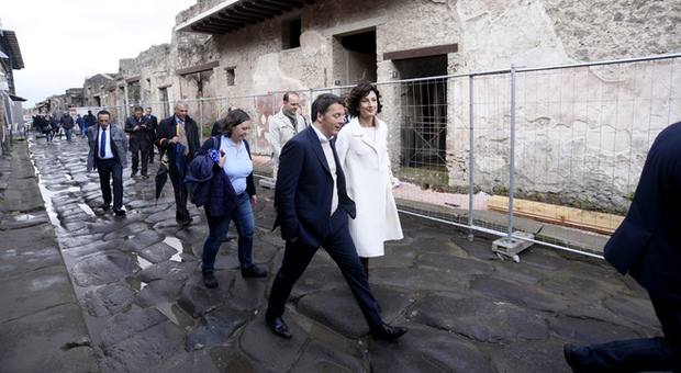 A Pompei la visita di Renzi e della moglie