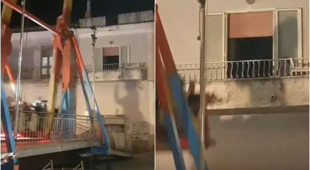 Giostra pericolosa sfiora casa nel luna park di Arienzo: il video choc con la proprietaria che guarda dal balcone