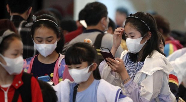 Virus, allarme Cina: Pechino chiude tutte le scuole. Il livello di allerta passa da tre a due