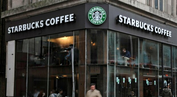 Una dipendente di Starbucks, sospettando che un'adolescente fosse in pericolo le offre il suo aiuto su un bicchiere