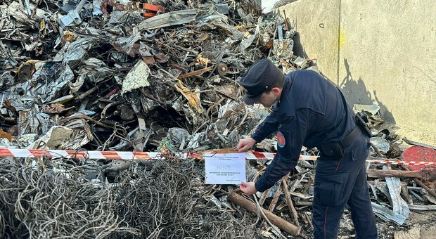 70 tonnellate di rifiuti pericolosi stoccati illegalmente in una struttura abusiva