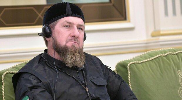 Kadyrov è l'uomo più sanzionato al mondo: contro di lui 15 restrizioni personali. E Putin lo promuove