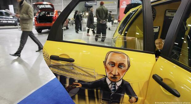Russia, mercato automobilistico in crisi: ecco perché le auto non escono dagli showroom