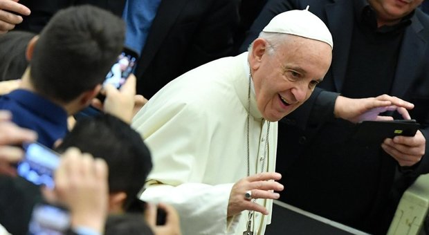 Papa Francesco: «Le chiese vuote? Vendiamole per dare una mano ai poveri»
