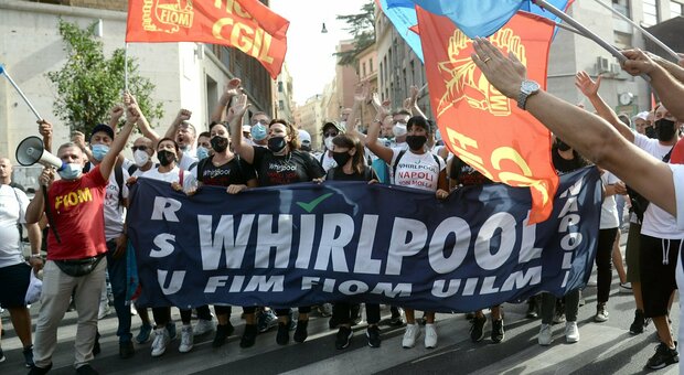 Whirlpool Napoli, la Cisl attacca: «L'azienda sbatte la porta in faccia all'Italia»