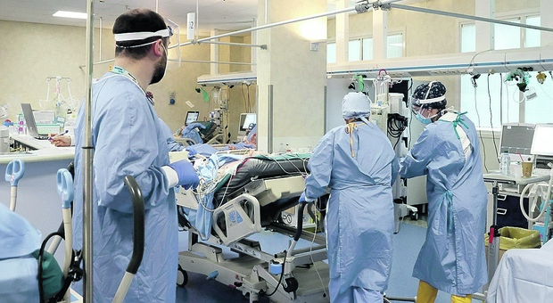 Covid, a Napoli gli ospedali pronti a riaprire nuovi posti letto