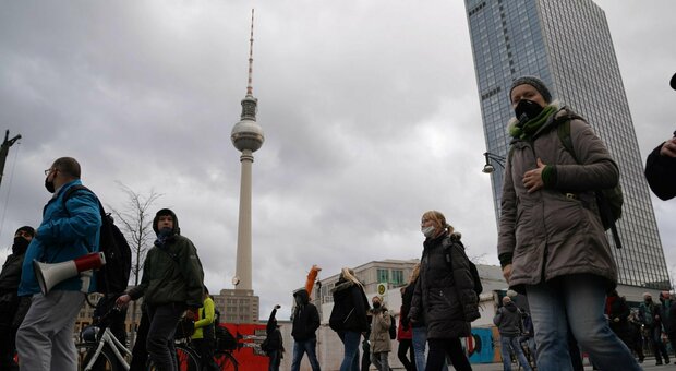 Berlino, provocazione dei negazionisti: «A Capodanno un grande corteo con 20.000 persone»