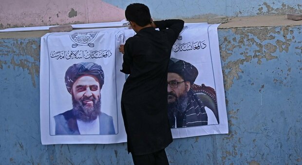 Afghanistan, il mullah Mohammad Hasan guiderà il governo provvisorio talebano. Il figlio del mullah Omar alla Difesa