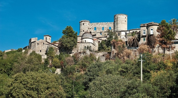 Sant'Anastasia, architettura e storia campana tra torri e fortezze: 10 anni di scatti alla mostra di Giuseppe Ottaiano