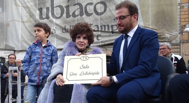 Gina Lollobrigida, bloccata l'asta fuorilegge: sigilli al tesoro dell'attrice