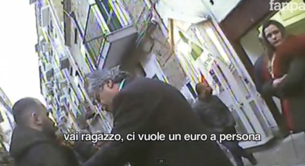 Primarie Napoli, dieci euro ai cittadini per votare. Consigliere Pd: ho dato soldi per cortesia | Guarda il video