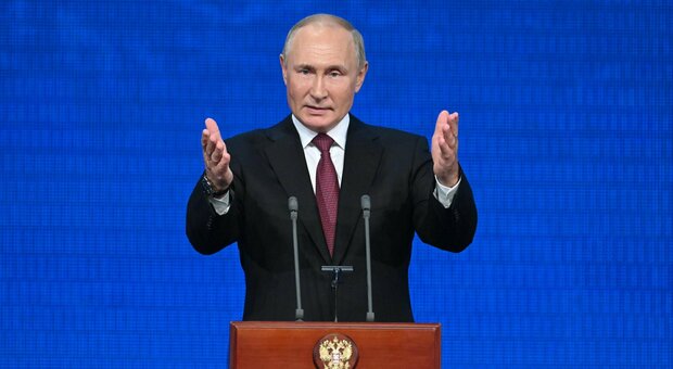 Putin, il retroscena del discorso in TV: «Rinviato perchè tossiva e aveva dolori al petto»