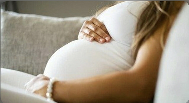 Napoli, troppe mamme bambine: città «laboratorio» per le gravidanze