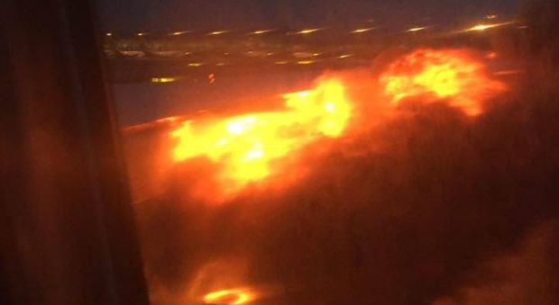 In fiamme motore di aereo diretto a Milano, atterraggio di emergenza