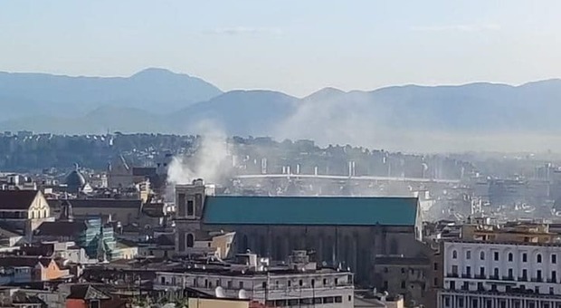 Napoli, incendio a San Gregorio Armeno; Arpac: «Nessun aumento significativo di inquinanti»