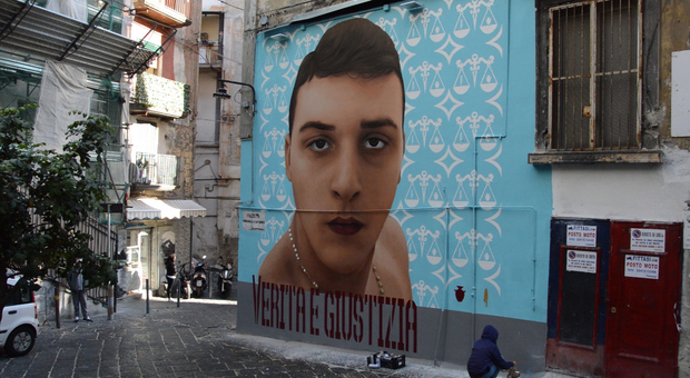 Napoli, ai Quartieri Spagnoli ecco il murale del rapinatore ucciso: «Questa è la vera anima di Ugo»