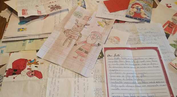 I bambini scrivono la letterina a Babbo Natale attraverso Poste Italiane: «Hai fatto il tampone?»