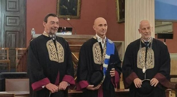 Policlinico Federico II, laurea honoris causa a Ciro Esposito: «La dedico a mio padre»