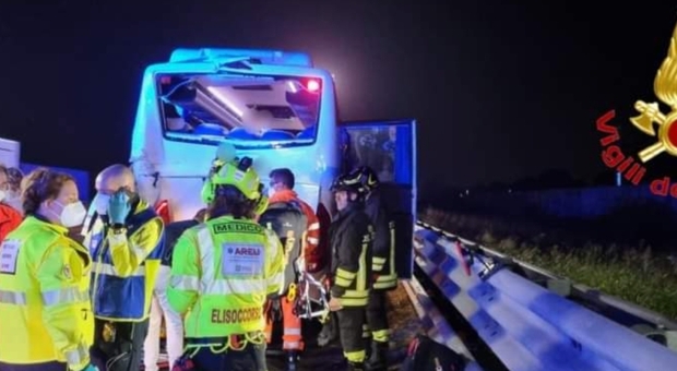 Bus dal Vallo di Diano in Svizzera tamponato: 6 feriti di un team di bocce