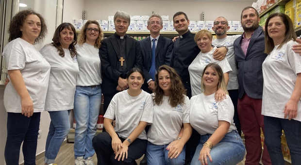Napoli, nuovi spazi per l'Emporio della solidarietà: don Battaglia e Manfredi a San Giovanni
