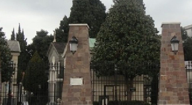 Cimitero di Casoria-Arzano e Casavatore, sbarrata la camera mortuaria
