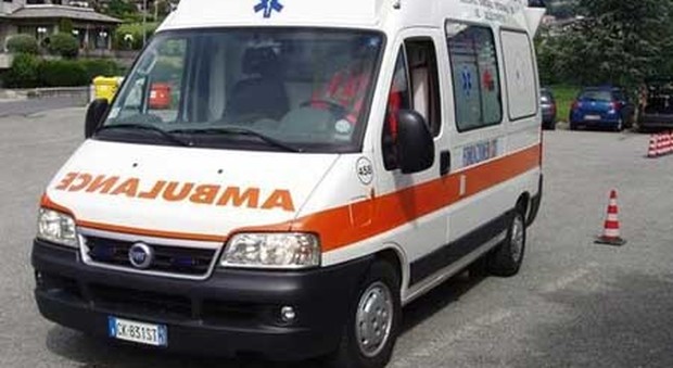 Giallo a Vercelli, uomo trovato morto in casa: il corpo in una pozza di sangue