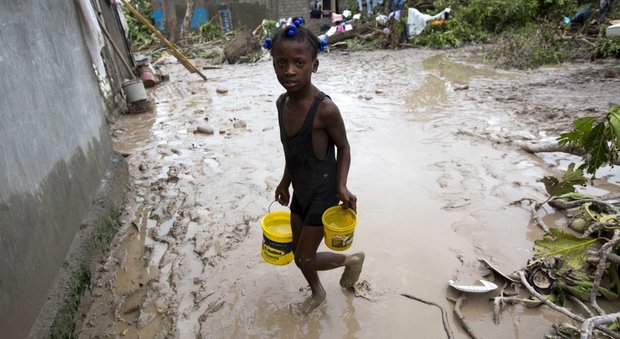 Haiti, la Croce Rossa: i pozzi sono contaminati, serve acqua potabile