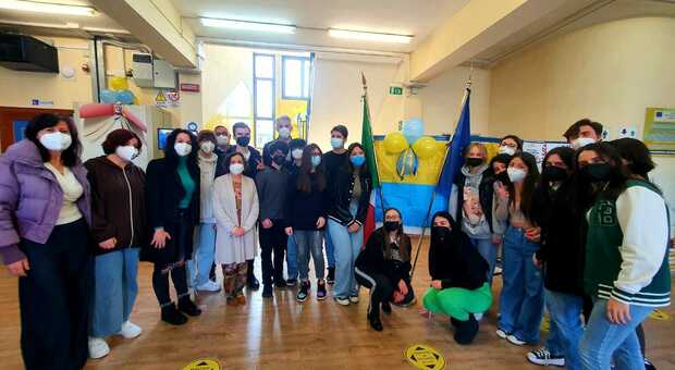 Ucraina, adolescenti in fuga da Kiev accolti in due scuole di San Giorgio a Cremano